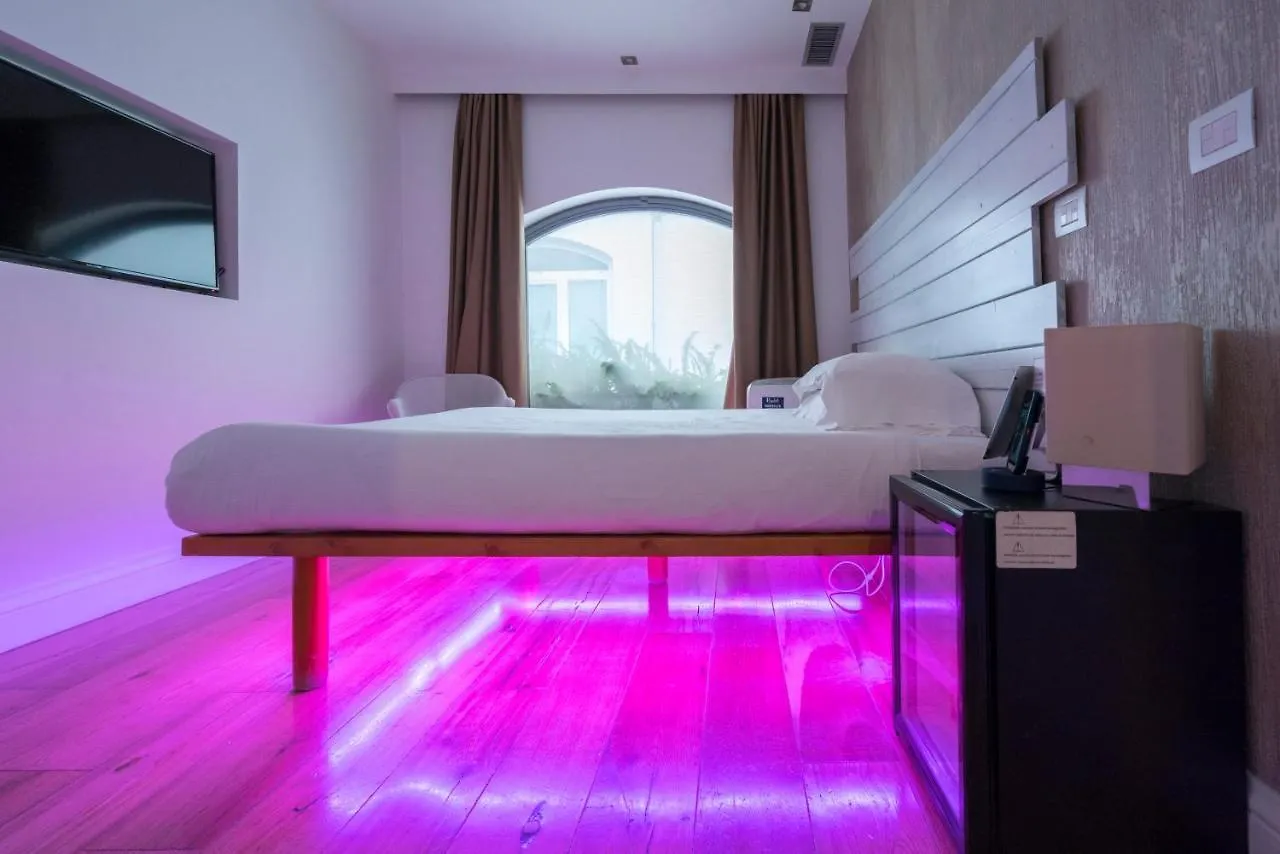 Colosseum Jacuzzi Suites location